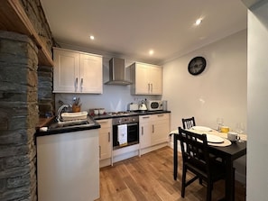 Frigorífic, microones, forn i placa de cuina