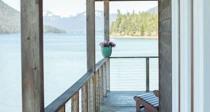 Serene retreat, just 15 minutes away from Downtown Petersburg!