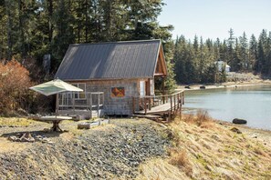 Exterior - Serene retreat, just 15 minutes away from Downtown Petersburg!  (Petersburg)