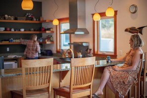 冷 蔵庫、オーブン、コンロ、食器洗い機