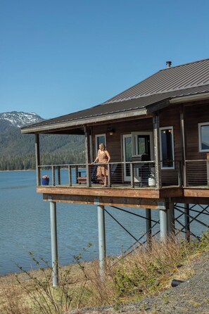 Exterior - Serene retreat, just 15 minutes away from Downtown Petersburg!  (Petersburg)