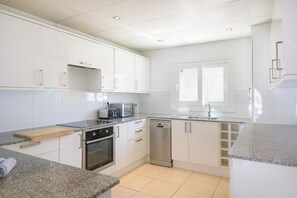 Frigorífic, microones, forn i rentaplats 