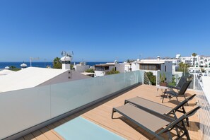 Terrace/patio - Casa Gecko, Sea View Sunroof Terrace - Puerto del Carmen, Lanzarote (Puerto del Carmen)