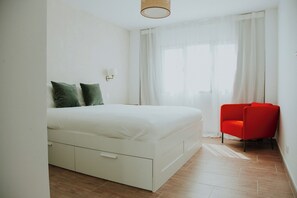 2 bedrooms, iron/ironing board, WiFi, bed sheets