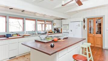 冰箱、微波炉、烤箱、炉灶