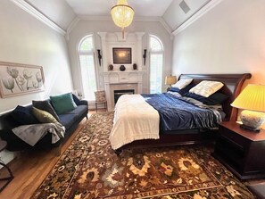 7 bedrooms, desk, iron/ironing board, WiFi