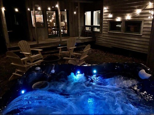 Parrot Cabin - Luxury in the Woods, Hot Tub PH1