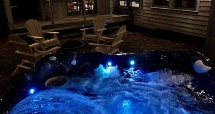 Parrot Cabin - Luxury in the Woods, Hot Tub PH1
