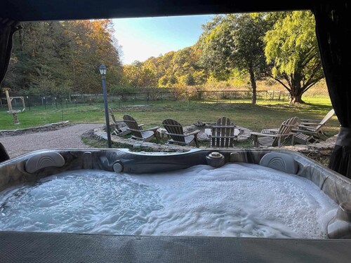 Southern Hospitality Ranch house w/ hot tub option 2BR