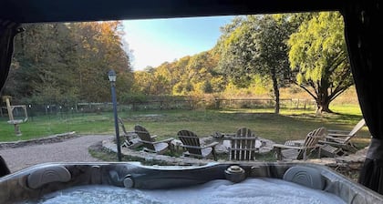 Southern Hospitality Ranch house w/ hot tub option 2BR