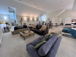 Televisión y oficina 