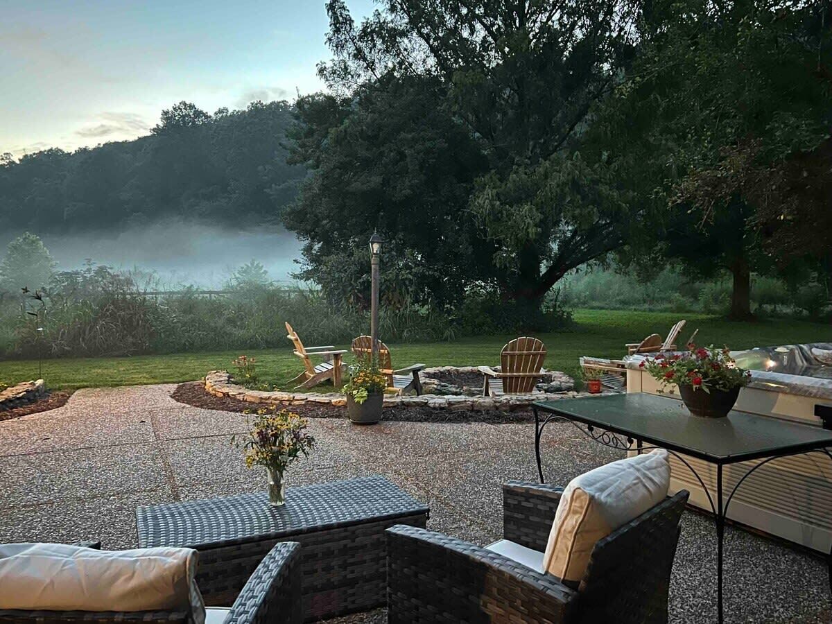 Romantic valley Suite with opt outdoor hottub SHR1