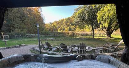 Romantic valley Suite with opt outdoor hottub SHR1