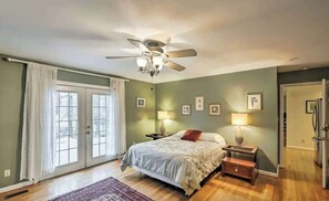 4 bedrooms, iron/ironing board, WiFi, bed sheets