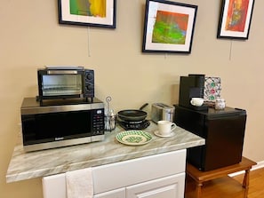 Réfrigérateur, cafetière/bouilloire