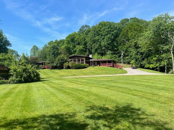 Property grounds - Lakeside 2 bedroom suite in Nature Retreat LL23 (Franklin)