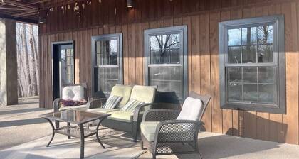 Laketrail Lodge, 2 hot tubs