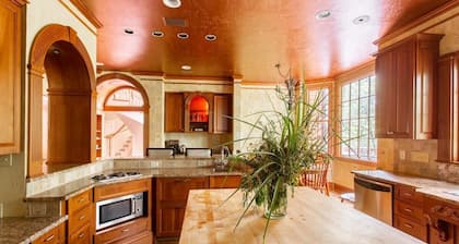 Mansion in Woods 4 bedroom apartment M2345