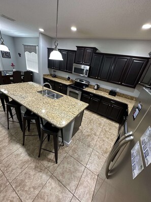 Fridge, microwave, oven, stovetop - New Listing! Paradise Palms Resort, 6mi to Disney & 14mi to Universal - 66 (Kissimmee)
