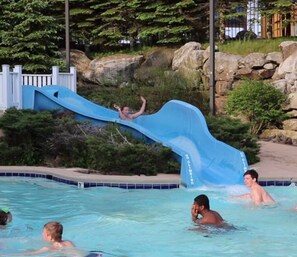 A heated pool - Lux Stay USA | Ballhooter Twin Gables |Ski-In/Out| Hot Tub (Snowshoe)