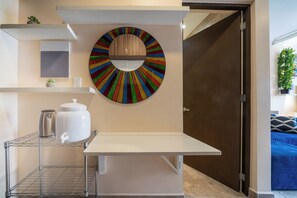 Appart'hôtel Confort | Cuisine privée | Grand réfrigérateur, micro-ondes, grille-pain