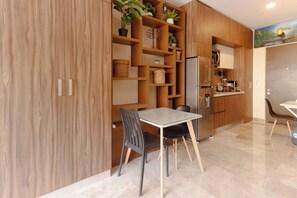 Comfort-Apartment | Eigene Küche | Großer Kühlschrank, Mikrowelle, Toaster