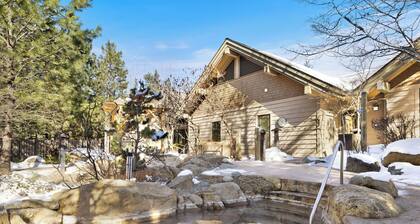 Top Floor River View Studio Suite •Fireplace • Executive Work Desk