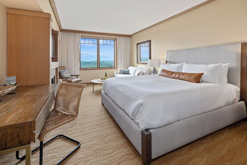 Magical River View 5th Floor FP Desk Pool Hot Tub Sub-Penthouse Owner Privileges