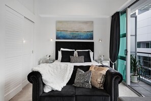 1 habitación, tabla de planchar con plancha, wifi y ropa de cama 