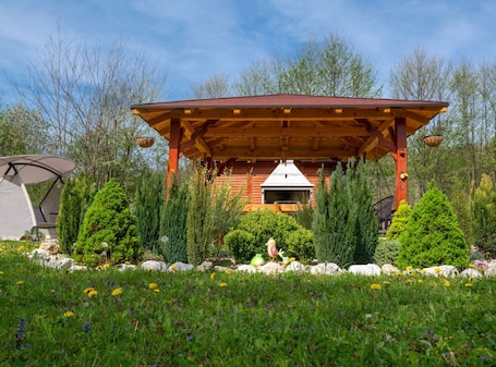 Property grounds. Robinzonski Kamp Hofman - Private Bungalow
