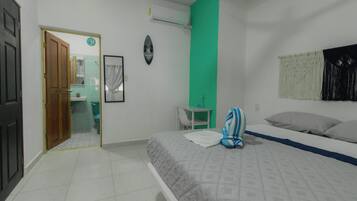 Chambre Double Confort, 1 grand lit | Bureau, Wi-Fi gratuit