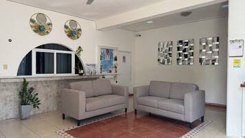 Quarto casal clássico, 1 cama Queen, banheiro privativo | Saguão