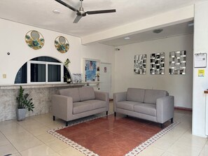 Quarto casal clássico, 1 cama Queen, banheiro privativo | Saguão