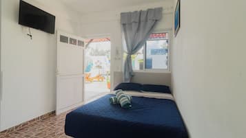 Basic-Doppelzimmer, Blick auf den Innenhof | Kostenloses WLAN