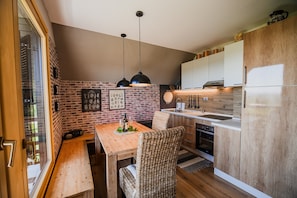 Fridge, oven, stovetop, dishwasher