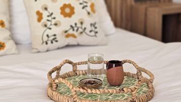 Lakens van Egyptisch katoen, luxe beddengoed, een minibar