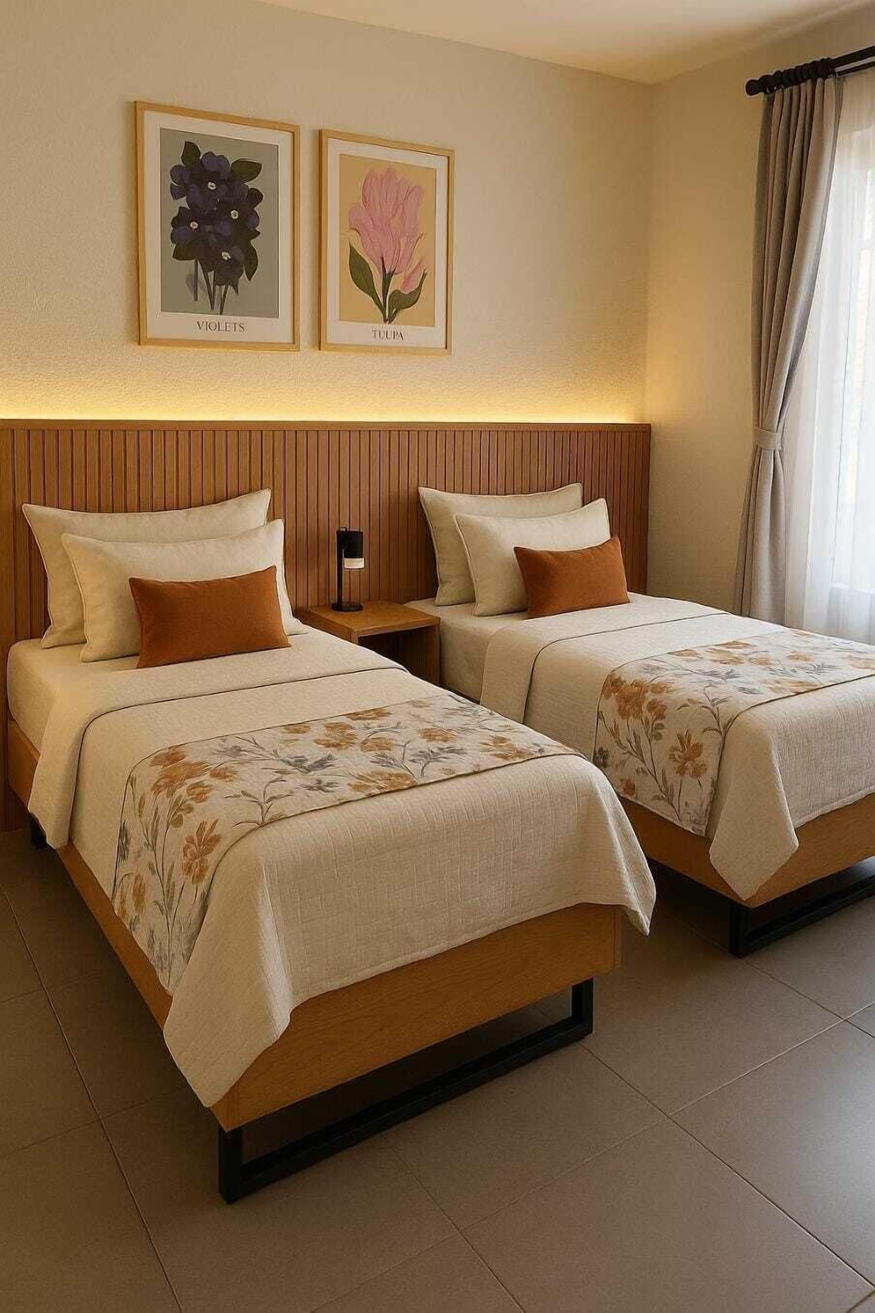 Kamar Twin Basic | Seprai katun Mesir, seprai premium, dan minibar