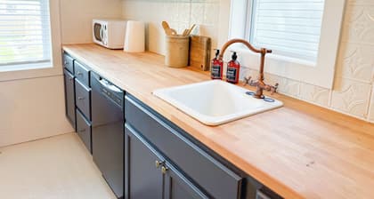Unique Cottage - Dog Friendly - Close to Purina