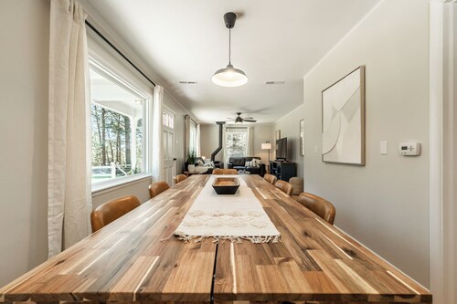 Soaring Pines! 5 acres! Newly Remodeled Private Family Rancher, Scenic Forest