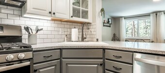 Soaring Pines! 5 acres! Newly Remodeled Private Family Rancher, Scenic Forest