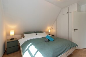 2 bedrooms, iron/ironing board, WiFi, bed sheets