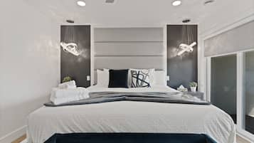 3 bedrooms, desk, iron/ironing board, free WiFi