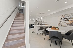 Interior - Luxury 171-8 Condos with Magnificent Lakeview (Leamington)