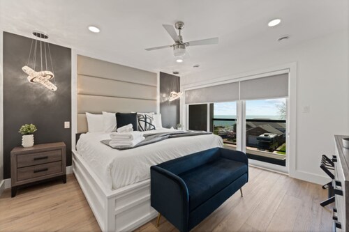 Luxury 171-5 Condos with Magnificent Lakeview