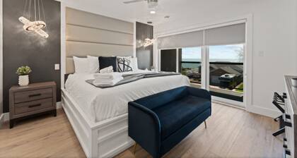 Luxury 171-5 Condos with Magnificent Lakeview