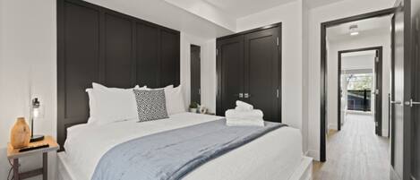 3 habitaciones, escritorio, tabla de planchar con plancha y wifi gratis