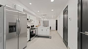 Frigorífic, microones, forn i placa de cuina