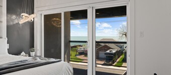 Luxurious 171-11 Condos with Magnificent Lakeviews