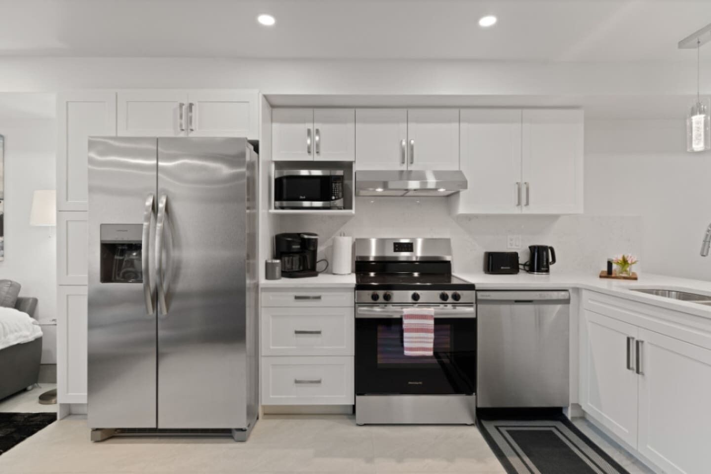 雪櫃、微波爐、焗爐、爐具