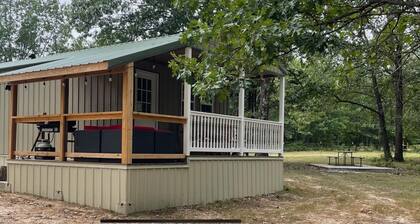 Cozy cabin near the Niangua river and Bennet Springs State park. Pet friendly !